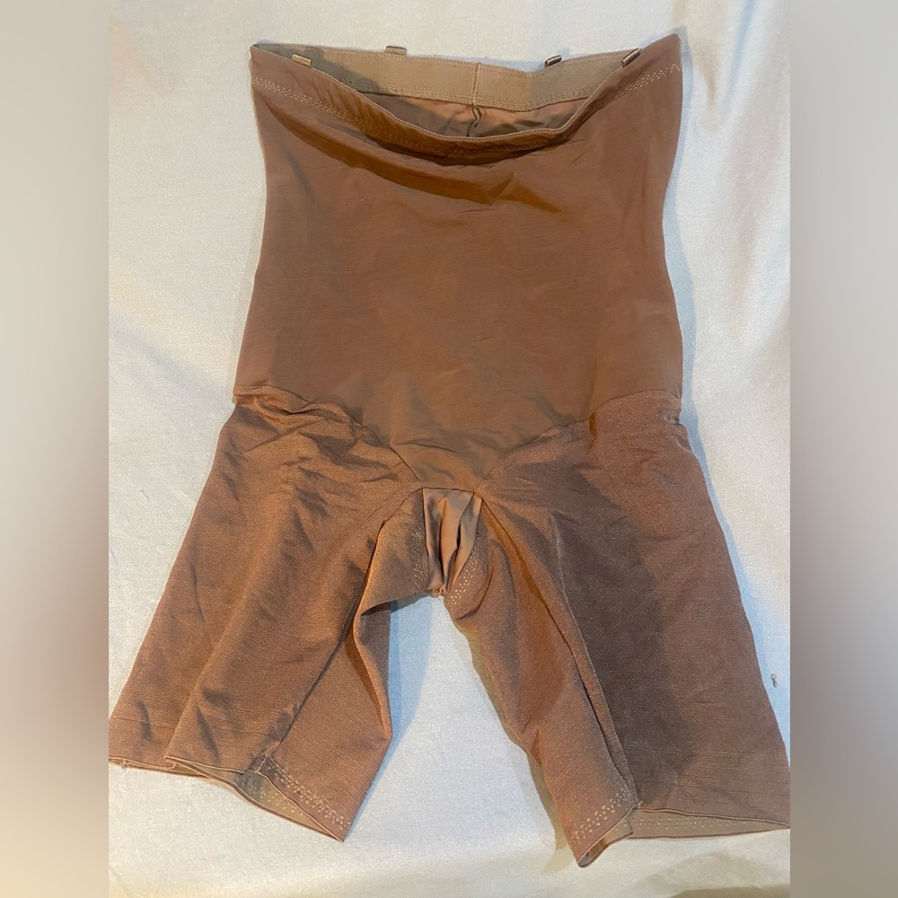 Honeylove Shapewear. Super Power Short High Waist 
Rated: Super Strong Support